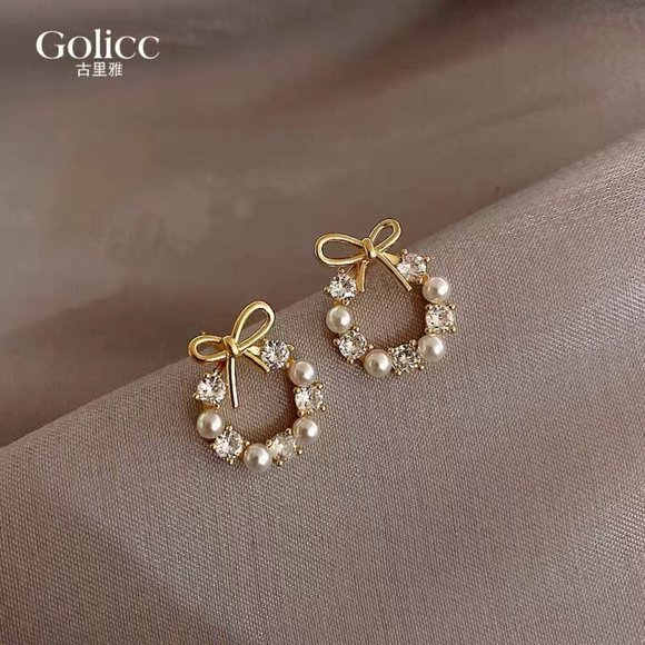 Pearl bow stud earrings - Picture 3 of 5